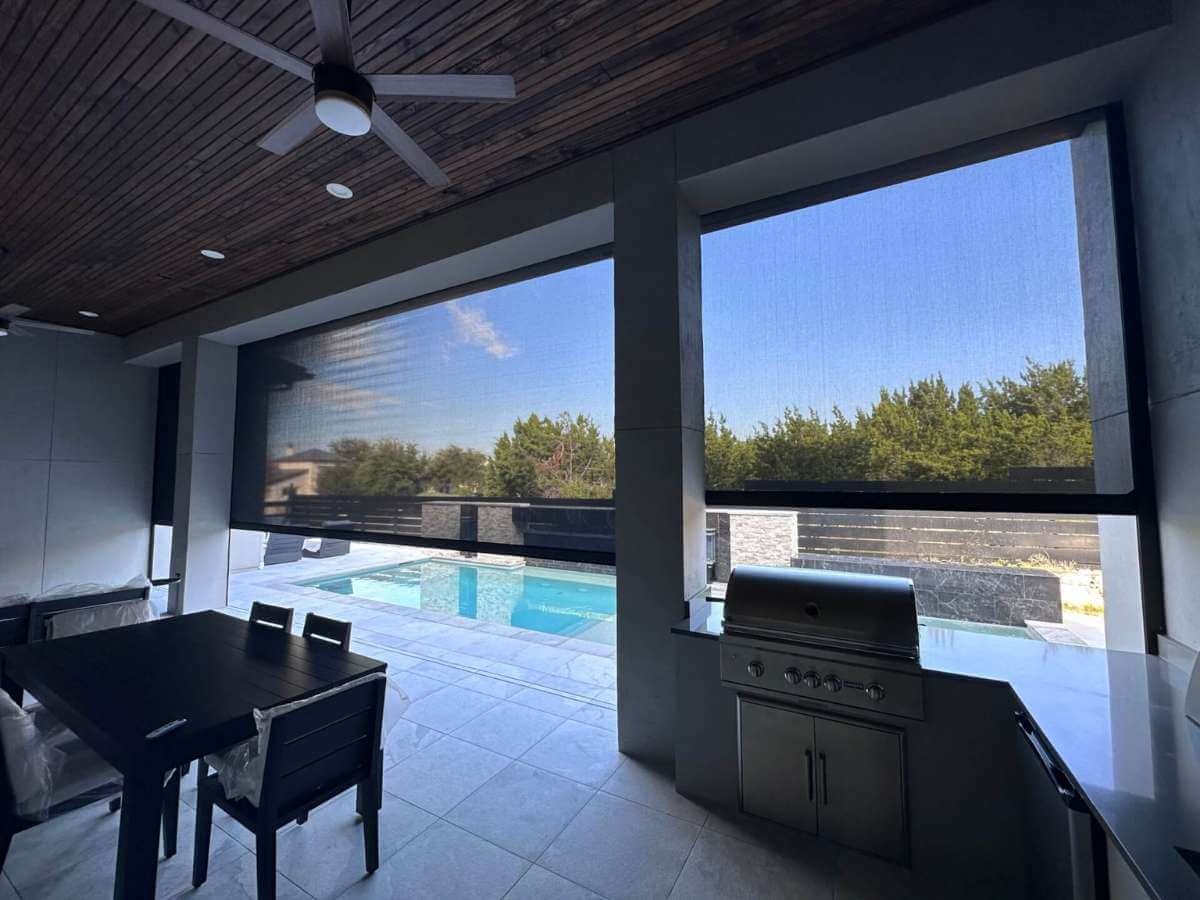 One of the standout features of outdoor motorized patio shades is their ease of use. Designed for smooth, effortless operation, these shades allow you to adjust your outdoor environment with a simple button press or remote command.