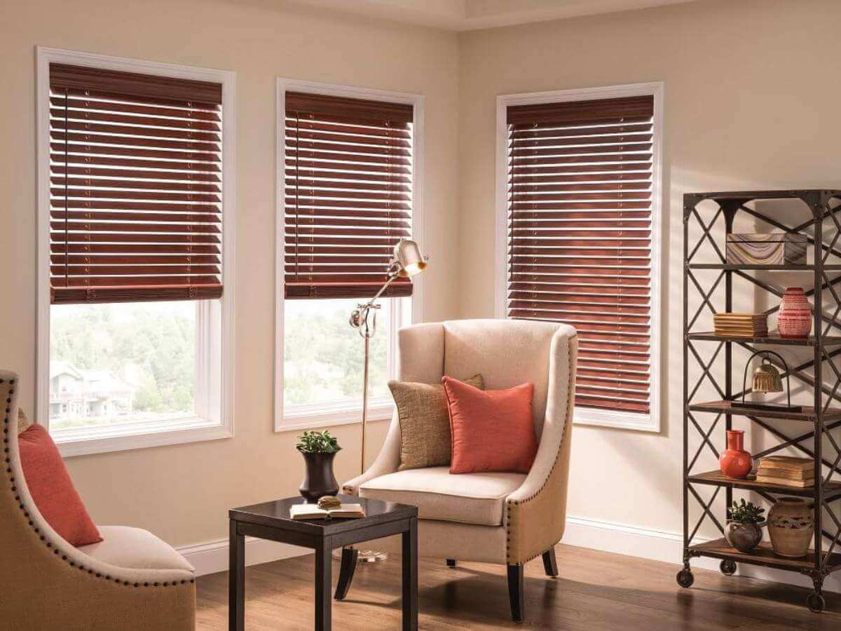 Wood blinds offer an aesthetic that synthetic materials often struggle to match. With their visible grain, rich colors, and organic texture, they add depth and character to everything from traditional to modern interiors.
