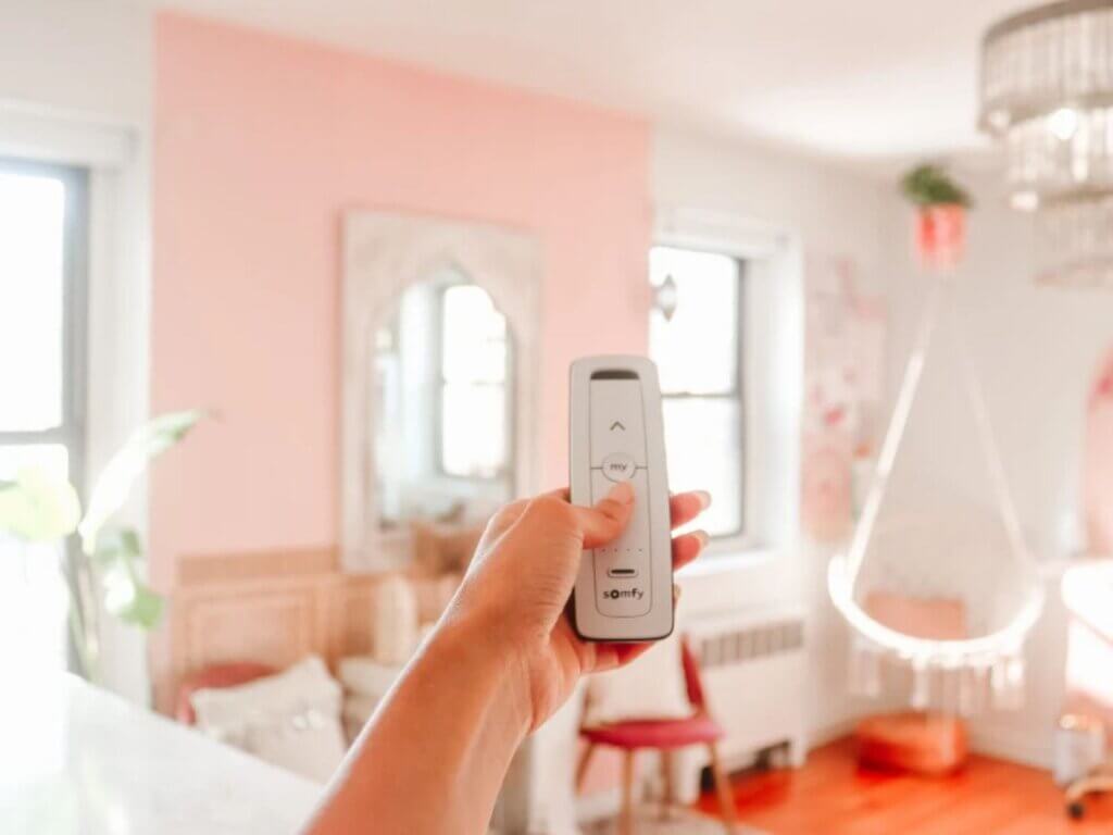 Somfy in Colorful Room